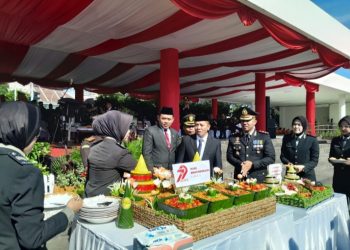 Kapolres Karawang Menggelar Upacara HUT Bhayangkara Ke 79 Di Lapangan Karangpawitan