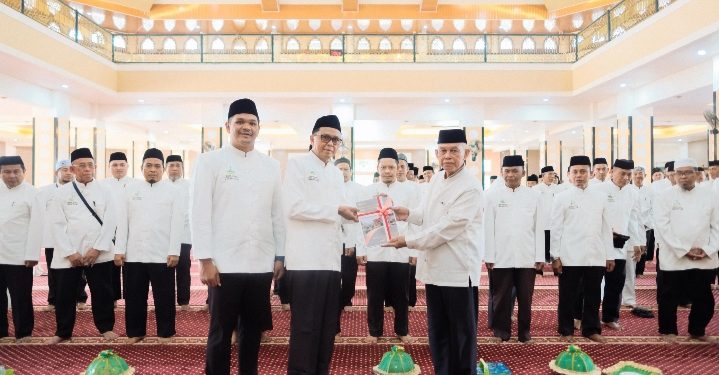 Bupati Bantaeng Lantik Prof Nurdin, Ketua Umum Masjid Agung Syekh Abd Gani