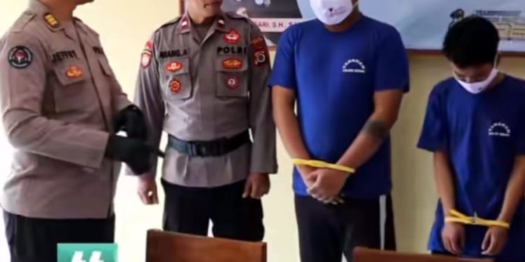 Modus COD Palsu, Dua Pria Tipu Penjual iPhone 15 Pro dan Kabur Lewat Pintu Belakang
