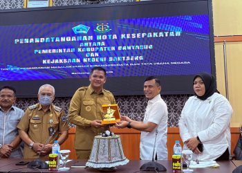 Pemkab Bantaeng Bersama Kejari Bantaeng Tandatangani MoU Tentang Penanganan Masalah Hukum