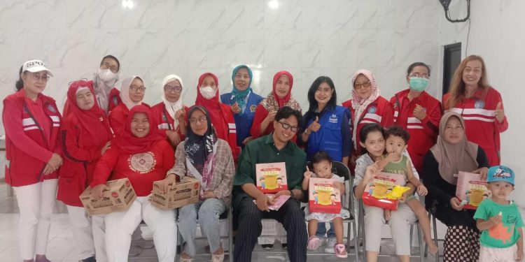 Pembagian MPASI Bersama KSH di Perum Wisma Tengger Kandangan