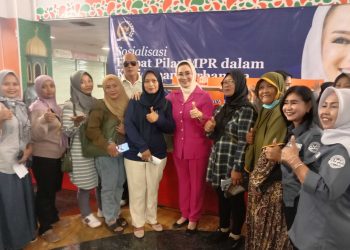 Sosialisasi BPOM Bersama Dra Lucy Kurniasari DPR RI Komisi IX Di Surabaya Pasar Turi Baru