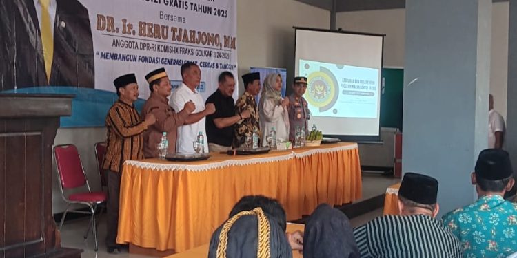 Anggota DPR RI Komisi IX Dr. Ir. Heru Tjahjono MM. Sosialisasi Program Makan Bergizi Gratis di Desa Gandong
