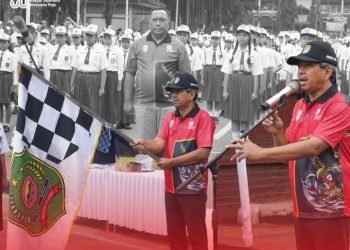 Sekda Trenggalek Buka Kegiatan Lomba Gerak Jalan Pelajar Tingkat SD/MI Sederajad Putra dan Putri