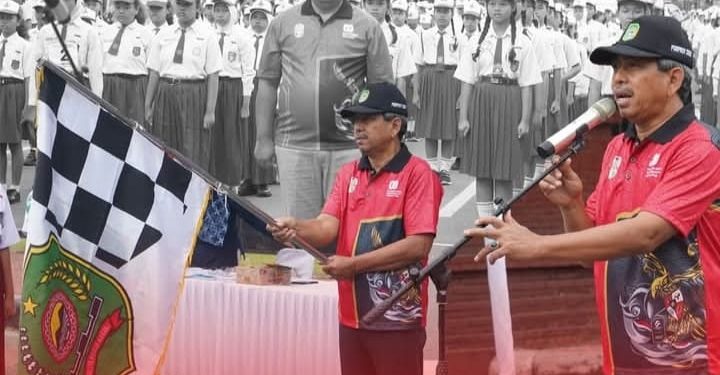 Sekda Trenggalek Buka Kegiatan Lomba Gerak Jalan Pelajar Tingkat SD/MI Sederajad Putra dan Putri