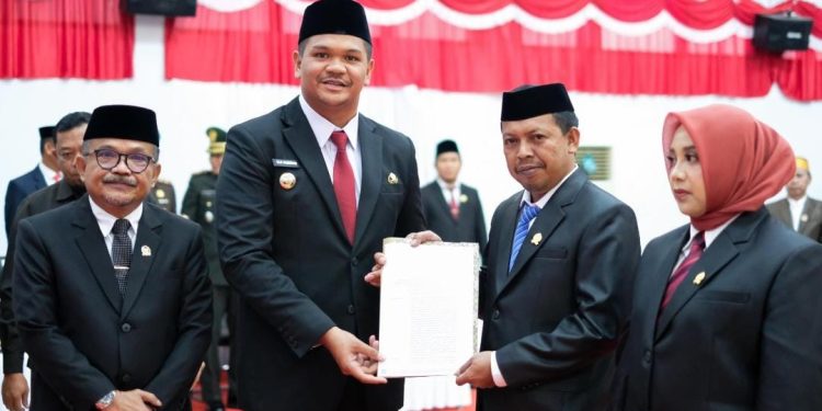 Disaksikan Forkopimda, Dua Anggota DPRD Bantaeng Resmi Dilantik dan Diambil Sumpahnya