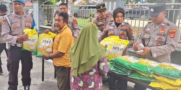 Gerakan Pangan Murah Polres Lampung Tengah Hadir di Depan Masjid Istiqlal Bandar Jaya