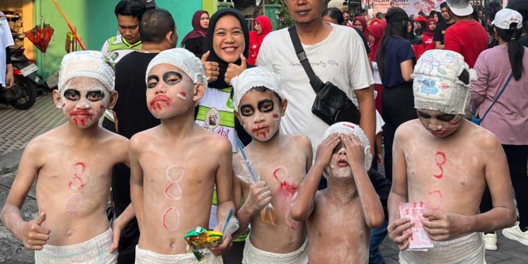 Kemunculan “Sosok Tuyul” Di Tengah Peserta Jalan Sehat Serta Senam Miss Gayatrie