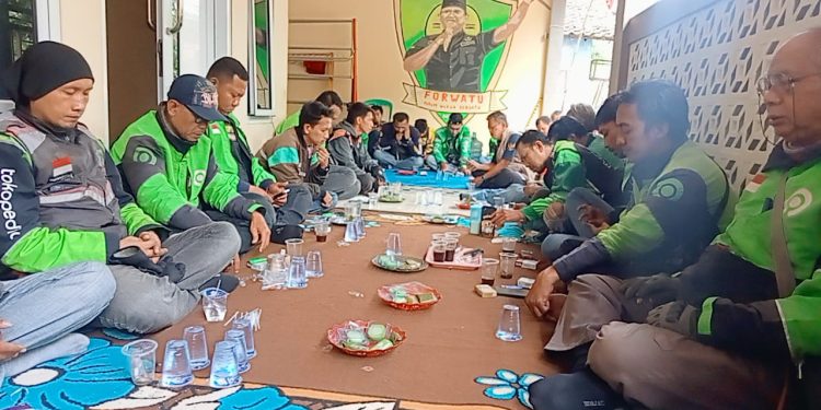 Solidaritas Tanpa Batas, Forwatu Banten & Ojol Lebak Doakan Almarhum Affan Kurniawan