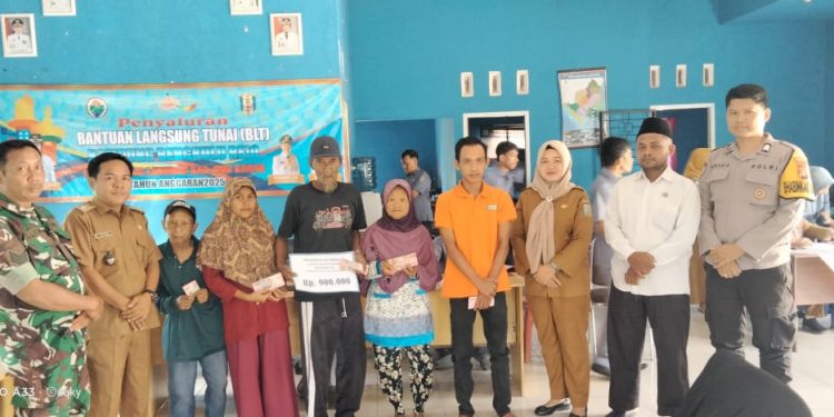 Kampung Bengkulu Rejo Salurkan BLT-DD Triwulan Ketiga dan Insentif Aparatur Tahun 2025