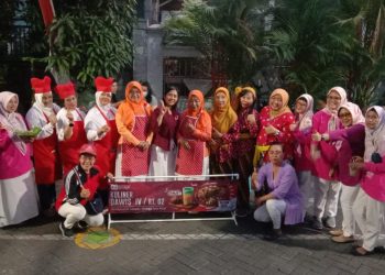 Sambut HUT RI ke-80, Kampoeng Maco Perum Wisma Tengger Kandangan Meriahkan dengan Lomba Rujak Ulek & Minuman Tradisional