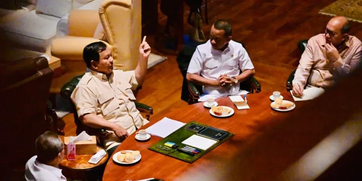 Pertemuan Besar di Hambalang: Presiden Prabowo Gelar Rapat Maraton Bahas Pertanian & Ekonomi