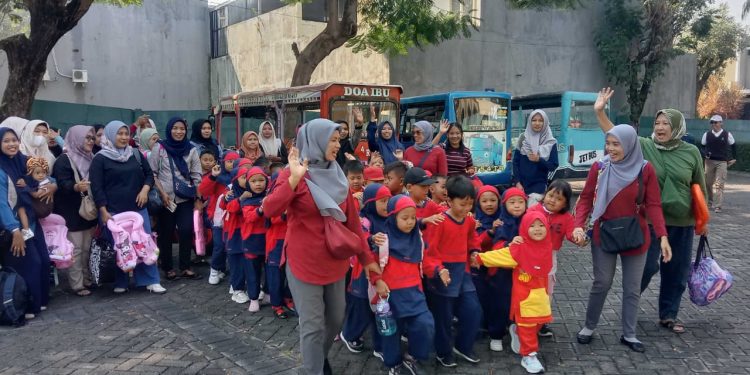 Outing Class TK Robiatul Adawiyah: Anak Didik Ceria Ikuti Kegiatan Berenang di Notredame Adventure Park