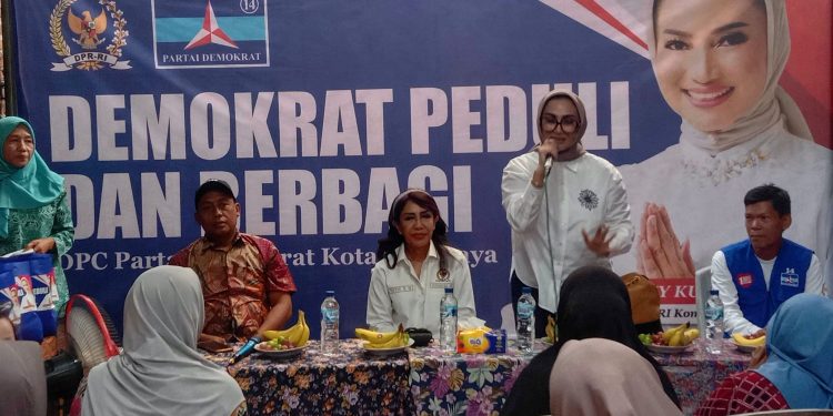 Pembagian MPASI & Sembako oleh DPR RI Komisi IX Dra. Lucy Kurniasari