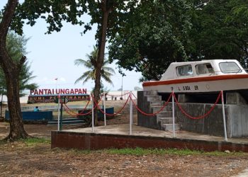Udara Sejuk dan Panorama Indah, Wisatawan Memilih Pantai Ungapan