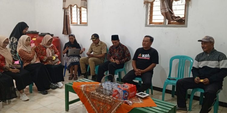 Pemdes Sumberejo Pagak Ketiban Sampur Dapat Bantuan Tata Pengelolaan Sampah Dari NIHR Universitas Brawijaya Malang