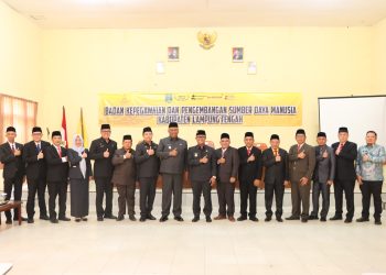 Bupati Lampung Tengah, Ardito Wijaya, resmi melantik 10 pejabat eselon II di lingkungan Pemerintah Kabupaten Lampung Tengah.