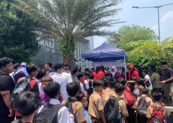 JUM’AT BERKAH SORE HARI! SAHABAT ALIF & KSSD GELAR MAKAN GRATIS DI DEPAN MASJID AGUNG RANGKASBITUNG – SENYUM RAKYAT, SEJUTA BERKAH MENGALIR!