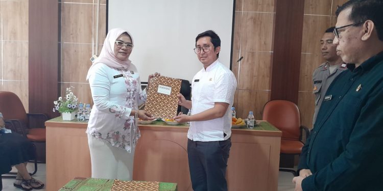Sertijab Kepala UPTD Puskesmas Pebayuran, Noni Karolina Digantikan oleh dr. Jalaludin