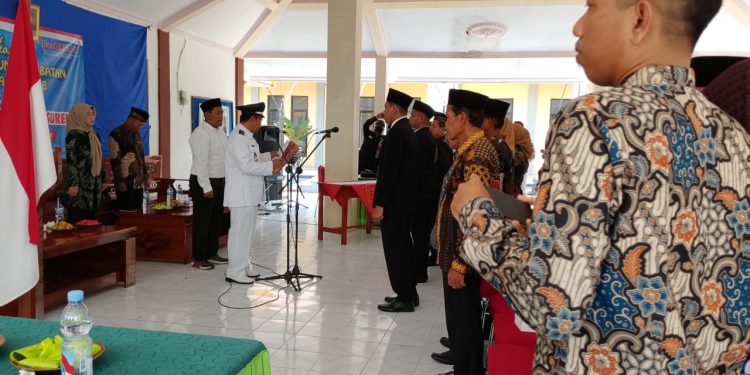 Pelantikan Perangkat Desa Gembleb Berlangsung Khidmat, Dua Kepala Dusun Resmi Dilantik