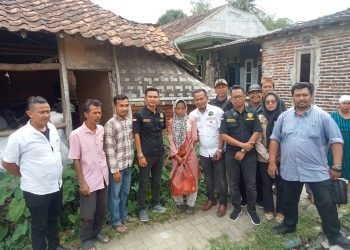 MOMENTUM HARI SANTRI, FORWATU BANTEN & KARANG TARUNA RANGKASBITUNG SALURKAN BANSOS UNTUK WARGA TAK LAYAK HUNI