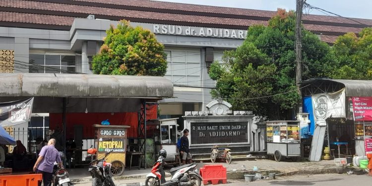 “RSUD Adjidarmo Dikecam Keras! Pasien Terlantar, Obat Bius Kosong — Pelayanan Publik Gagal Total!”