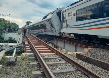 KA Purwojaya Anjlok di Stasiun Kedunggedeh Bekasi, Seluruh Penumpang Selamat