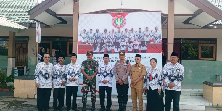 PGRI Cabang Gedangan Mengadakan Upacara HUT Ke 80 PGRI Dan Hari Guru Nasional 2025 Serta Tasyakuran Di SDN 1 Gedangan
