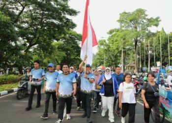 Jawa Tengah Gelar Jalan Sehat HUT ke-54 Korpri, Ribuan Warga Ikut Berbaur
