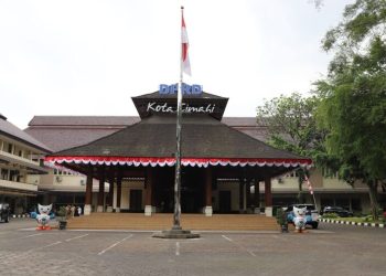 Ratusan Personel Disiagakan, Mahasiswa Gelar Aksi di DPRD Cimahi