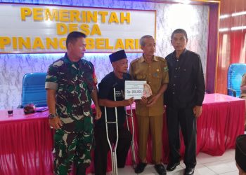 Desa Pinang Beralik Salurkan BLT Dana Desa kepada 50 KPM