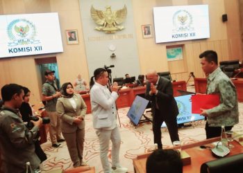 Warga Jayasari Mengadu ke DPR RI: Empat Tahun Berjuang Lawan Dugaan Perampasan Lahan Tambang Pasir