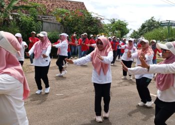 Acara Senam Kreasi se-Kecamatan Pagak di Pandanrejo Semakin Meriah, Kehadiran Camat dan Hj. Sumai Jadi Sorotan