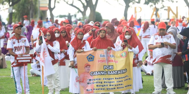 Sekda Bantaeng Buka Resmi Porseninjar PGRI 2025, Dorong Guru Sehat dan Kreatif