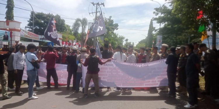 Muara Enim Bergejolak di Hari Jadi ke-79: Massa Gempur Dugaan Permainan Proyek Pemerintah