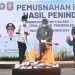 520 Ribu Batang Rokok & 1.235 Liter Miras Ilegal Dimusnahkan di Trenggalek