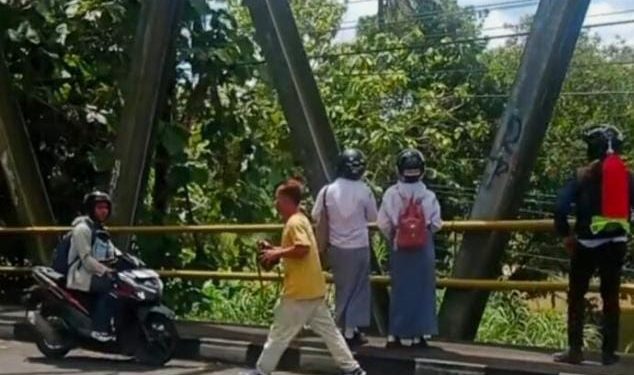 Remaja Putri di Grogol Nekat Terjun dari Jembatan, Warga Panik