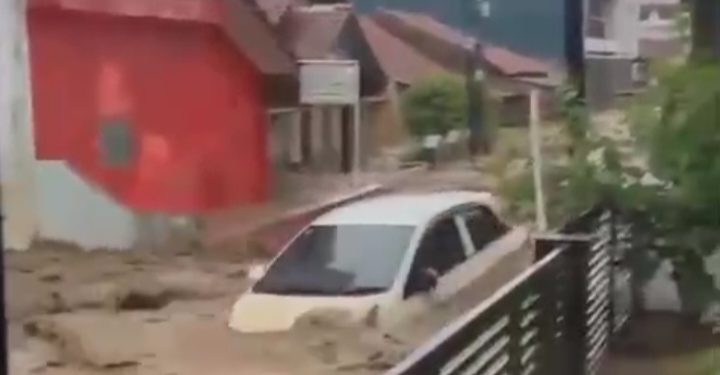Banjir Bandang Terjang Bumiayu, Ratusan Rumah Terendam dan Jalur Nasional Lumpuh Total