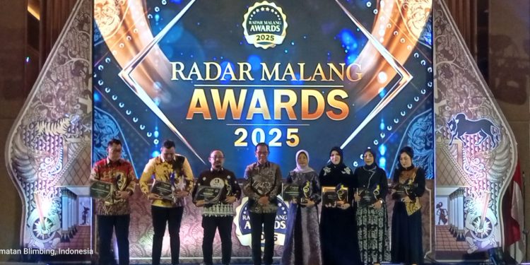 Radar Award Tahun 2025 Beri Apresiasi Kepada Sam Tito “Kontribusi Penegakan Hukum ,Pelestarian Budaya,Serta Gerakan Anti Narkoba