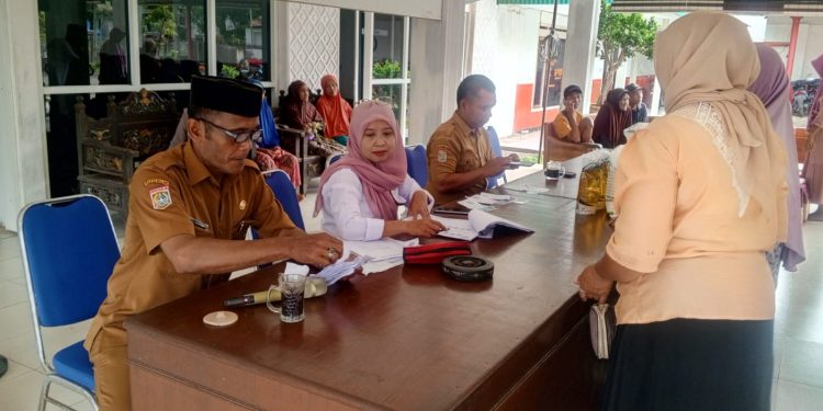 Penyaluran Bantuan Pangan Non-Tunai Beras dan Minyak Goreng di Rejoyoso: Warga Diminta Cek Desil Jika Tidak Masuk Daftar