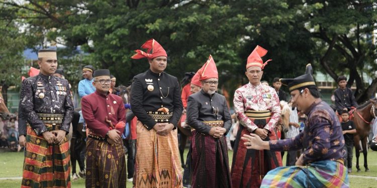 Kirab Budaya, Bupati Bantaeng Tunggangi Kuda Menuju Lapangan Pantai Seruni