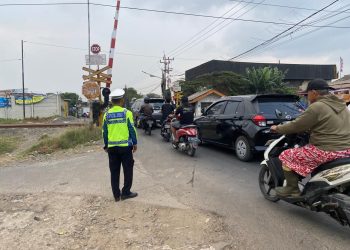 Tegakkan Aturan Lalu Lintas, Satlantas Polres Karawang Optimalkan Pengaturan Arus Lalin