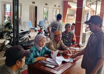 Kegiatan Penyaluran Bantuan Beras Dan Minyak Goreng Berjumlah 902 KPM Di Pendopo Desa Bantur