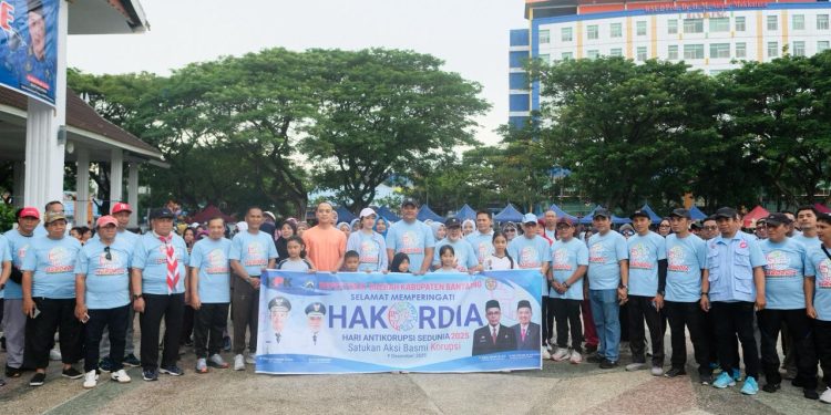 Bupati Bantaeng Lepas Peserta Jalan Santai Peringatan Hari Anti Korupsi Sedunia 2025