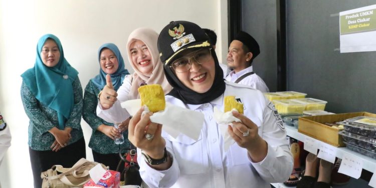 Tinjau Pembangunan Gedung KDMP, Wabup Intan Dorong Masyarakat Gabung Koperasi