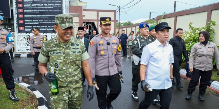 Polres Karawang Gelar Apel Pasukan Operasi Lilin Lodaya Amankan Natal dan Tahun Baru 2026
