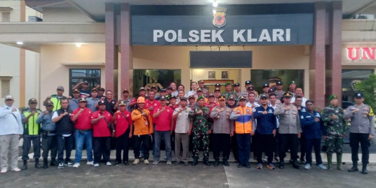 Polsek Klari Gelar Apel Gabungan Pengamanan Malam Tahun Baru 2026