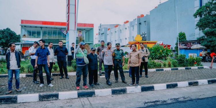 Kapolres Karawang Bersama Forkopimda Tinjau Perbaikan Jalan Tanjungpura–Galuh Mas