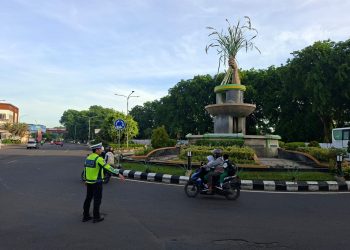 Polantas Karawang Pantau Arus Lalu Lintas Jalan Raya, Cegah Kemacetan hingga Kecelakaan