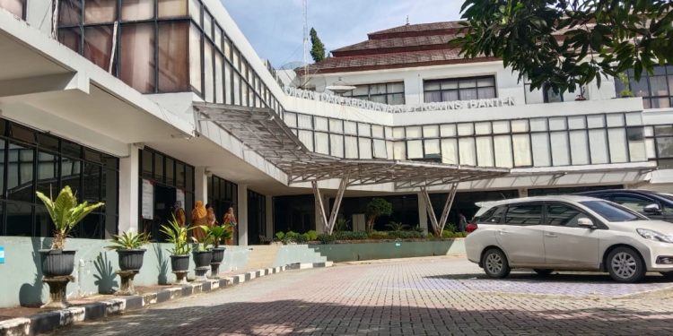 Dikonfirmasi Wartawan, Disdikbud Provinsi Banten Bungkam Terkait Proyek SMKN 1 Baros yang Belum Rampung
